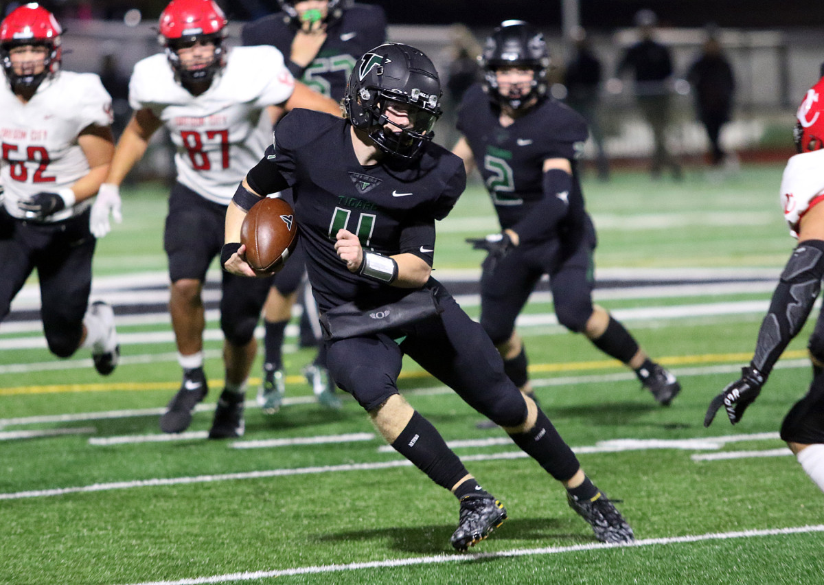 a Oregon City Tigard football Oregon September 29 2023 Dan Brood 34